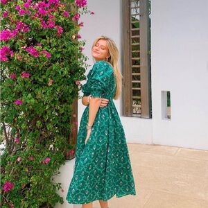 Hillhouse Home The Nesli Nap Dress - Emerald Trellis